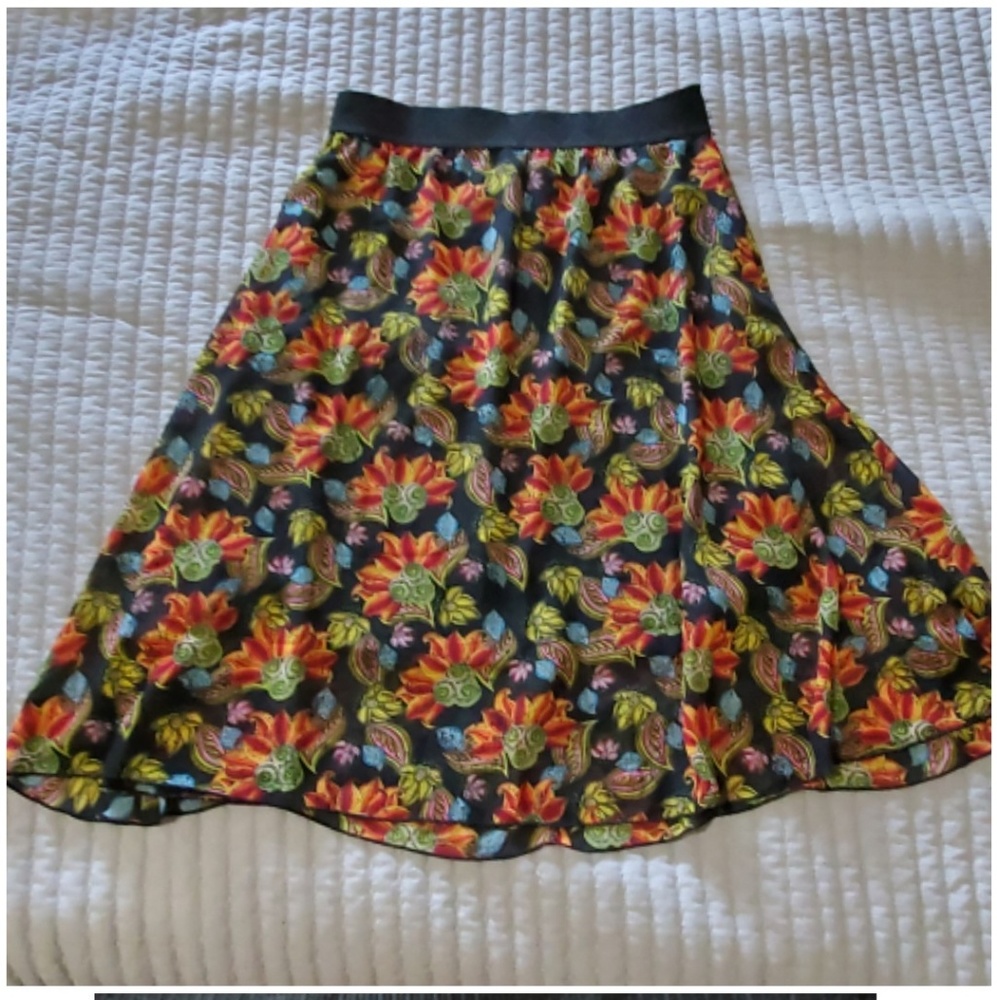 Lularoe Lola size Large Floral Scrolls